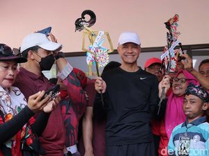 Ganjar Resmikan Posko Pemenangan di Pasar Kliwon