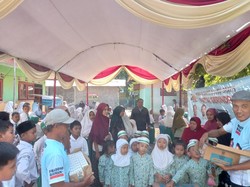 Gerindra Jatim Gencarkan Makan Siang-Susu Gratis ke Warga Sambil Bantu UMKM