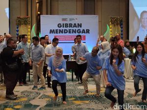 Momen Gibran Menari Dana Dana saat Bertemu Warga Bolaang Mongondow