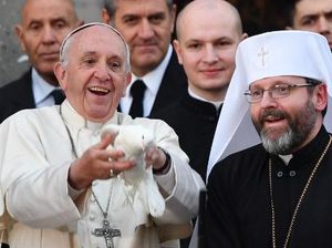 Gereja Katolik di Ukraina Tak Turuti Paus soal Pemberkatan Pasangan Sejenis