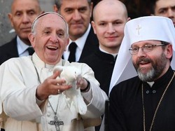 Gereja Katolik di Ukraina Tak Turuti Paus soal Pemberkatan Pasangan Sejenis