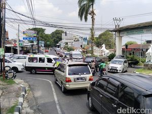 Libur Natal, Jalur Wisata di Kuningan Dipadati Kendaraan