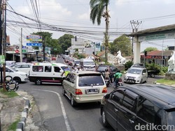 Libur Natal, Jalur Wisata di Kuningan Dipadati Kendaraan