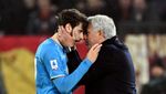 Momen Panas Roma Vs Napoli: Mourinho sampai Adu Kepala sama Khvicha