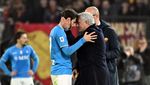 Momen Panas Roma Vs Napoli: Mourinho sampai Adu Kepala sama Khvicha