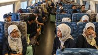 Jelang Nataru, Penumpang Kereta Cepat Meningkat