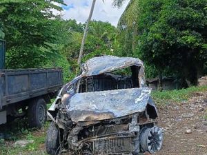 Polisi Tangkap Pengemudi Mobil yang Dibakar Warga gegara Tewaskan Pemotor Polisi Tangkap Pengemudi Mobil yang Dibakar Warga gegara Tewaskan Pemotor