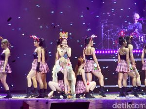 Video TWICE di Lollapalooza: Debut Live HUNTRIX sampai Mikrofon Dimatikan Video TWICE di Lollapalooza: Debut Live HUNTRIX sampai Mikrofon Dimatikan