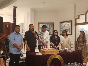 Nyanyian Kapolri-Jaksa Agung Meriahkan HUT Maruarar Sirait Ke-54