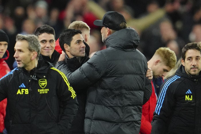 Liverpools manager Jurgen Klopp, right, hugs Arsenals manager Mikel Arteta at the end of the English Premier League soccer match between Liverpool and Arsenal at Anfield stadium in Liverpool, England, Saturday, Dec. 23, 2023. (AP Photo/Jon Super)