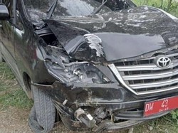 Mobil Dinas Kadis Perikanan Bone Tabrak Pohon di Arasoe Cina, 3 Orang Luka