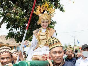 Potret Meriah Warga Arak Nagita-Putri Zulhas Saat Kampanye PAN di Lampung
