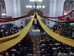 Khidmat, Suasana Misa Natal Gereja Blenduk di Tengah Kota Lama Semarang
