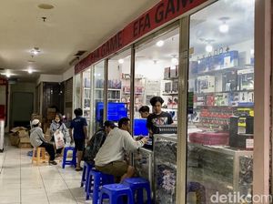 Alasan Pemilik Toko Game di Tunjungan Center Tetap Buka Meski Sepi Alasan Pemilik Toko Game di Tunjungan Center Tetap Buka Meski Sepi