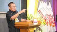 Potong Tumpeng di Gelaran HUT Hanura ke-17, Ini Pesan OSO ke Kader
