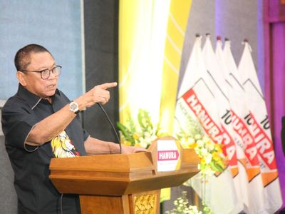 Potong Tumpeng di Gelaran HUT Hanura ke-17, Ini Pesan OSO ke Kader