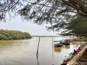 Melihat Asam Garam Kehidupan Masyarakat di Pesisir Surabaya Melihat Asam Garam Kehidupan Masyarakat di Pesisir Surabaya