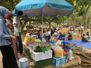 Laris Manis! Pedagang di Ragunan Raup Rp 2 Juta Sehari Saat Liburan Natal