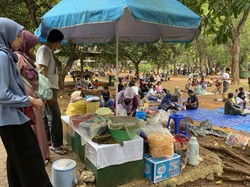 Laris Manis! Pedagang di Ragunan Raup Rp 2 Juta Sehari Saat Liburan Natal