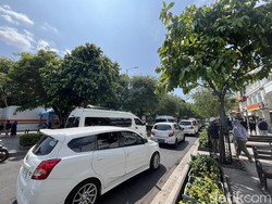 Arus Lalin Jalan Malioboro Jogja Padat Merayap Siang Ini