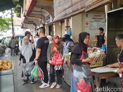 Pasar Gede Solo Diserbu Pemburu Kuliner yang Rela Antre Lama