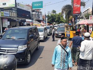 Hati-hati, Jalan ke Makam Sunan Kudus Padat Merayap