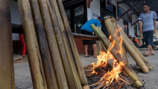 Tradisi Merayakan Natal dengan Nasi Bambu di Palu