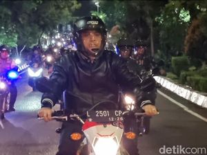Pimpin Patroli Pengamanan Nataru di Surabaya, Walkot Eri Gaungkan Toleransi Pimpin Patroli Pengamanan Nataru di Surabaya, Walkot Eri Gaungkan Toleransi