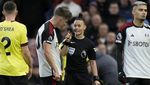 Potret Aksi Wasit Wanita Pertama dalam Momen Bersejarah Liga Inggris