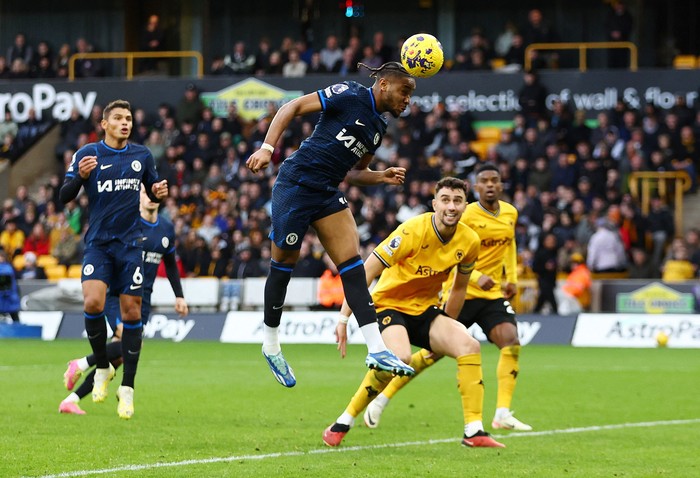 Soccer Football - Premier League - Wolverhampton Wanderers v Chelsea - Molineux Stadium, Wolverhampton, Britain - December 24, 2023 Chelseas Christopher Nkunku scores their first goal Action Images via Reuters/Andrew Boyers NO USE WITH UNAUTHORIZED AUDIO, VIDEO, DATA, FIXTURE LISTS, CLUB/LEAGUE LOGOS OR LIVE SERVICES. ONLINE IN-MATCH USE LIMITED TO 45 IMAGES, NO VIDEO EMULATION. NO USE IN BETTING, GAMES OR SINGLE CLUB/LEAGUE/PLAYER PUBLICATIONS.