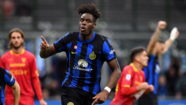 Soccer Football - Serie A - Inter Milan v Lecce - San Siro, Milan, Italy - December 23, 2023 Inter Milan's Yann Aurel Bisseck celebrates scoring their first goal REUTERS/Daniele Mascolo