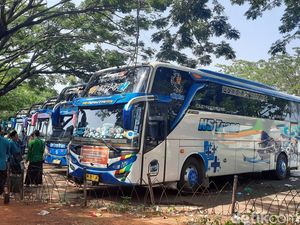 Makam Sunan Kudus Ramai Peziarah, Begini Kondisi Parkir Bakalan Krapyak Makam Sunan Kudus Ramai Peziarah, Begini Kondisi Parkir Bakalan Krapyak