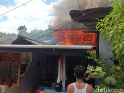 Kebakaran di Asrama Polisi Kloofkamp Jayapura, 17 Rumah Hangus Terbakar