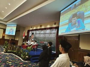 Batal Kampanye ke NTB, Mahfud Md Sapa Relawan Lewat Online