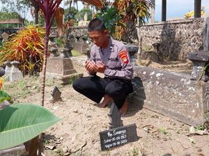 Haru Anak Petani Lulus Bintara Polri: Ayah Tak Sempat Lihat Saya Dilantik Haru Anak Petani Lulus Bintara Polri: Ayah Tak Sempat Lihat Saya Dilantik