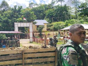 Anggota OPM Penyerang Koramil-Bakar Ekskavator di Maybrat Serahkan Diri Anggota OPM Penyerang Koramil-Bakar Ekskavator di Maybrat Serahkan Diri