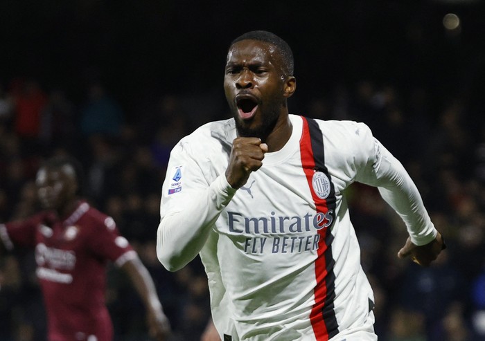 Fikayo Tomori Soccer Football - Serie A - Salernitana v AC Milan - Stadio Arechi, Salerno, Italy - December 22, 2023 AC Milan's Fikayo Tomori celebrates scoring their first goal REUTERS/Ciro De Luca
