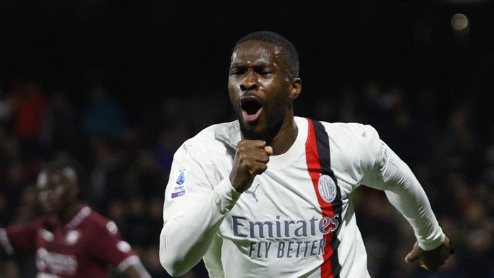 Soccer Football - Serie A - Salernitana v AC Milan - Stadio Arechi, Salerno, Italy - December 22, 2023 AC Milans Fikayo Tomori celebrates scoring their first goal REUTERS/Ciro De Luca