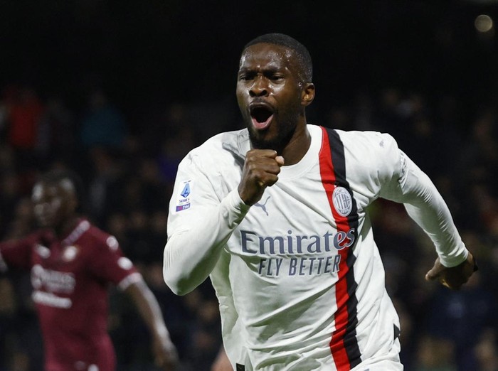 Soccer Football - Serie A - Salernitana v AC Milan - Stadio Arechi, Salerno, Italy - December 22, 2023 AC Milan's Fikayo Tomori celebrates scoring their first goal REUTERS/Ciro De Luca