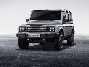 Tampang Mobil Tiruan Land Rover Defender, Merek yang Dimiliki Bos Baru MU Tampang Mobil Tiruan Land Rover Defender, Merek yang Dimiliki Bos Baru MU