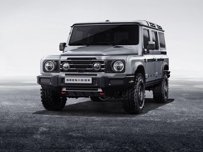 Tampang Mobil Tiruan Land Rover Defender, Merek yang Dimiliki Bos Baru MU