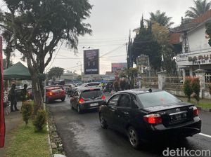 Jalur Menuju Wisata Telaga Sarangan Padat Merayap