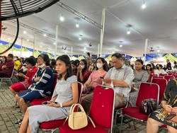 Jemaat Mulai Padati Gereja Katedral Jakarta Jelang Misa Pontifikal