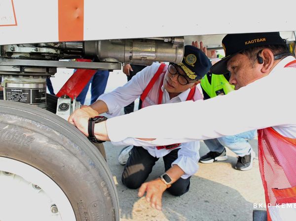 Kawal Nataru, Menhub Cek Bandara Soetta hingga Roda Pesawat
