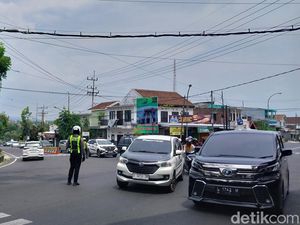 Arus Lalu Lintas di Kota Batu Mulai Cair Meski Masih Merambat Arus Lalu Lintas di Kota Batu Mulai Cair Meski Masih Merambat