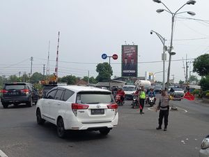 Lalu Lintas Libur Nataru di Simpang Tiga Mengkreng Mulai Meningkat Lalu Lintas Libur Nataru di Simpang Tiga Mengkreng Mulai Meningkat