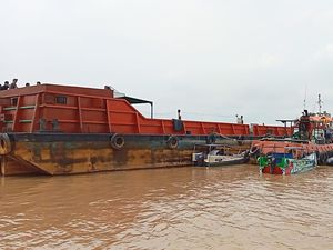 Tug Boat Nabrak Kapal Logistik, Basarnas Palembang Cari Nakhoda yang Tenggelam Tug Boat Nabrak Kapal Logistik, Basarnas Palembang Cari Nakhoda yang Tenggelam