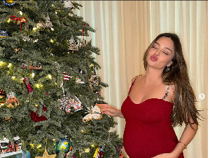 Natal 2023, Miranda Kerr Pamer Perut Hamil Anak Bos Snapchat Natal 2023, Miranda Kerr Pamer Perut Hamil Anak Bos Snapchat
