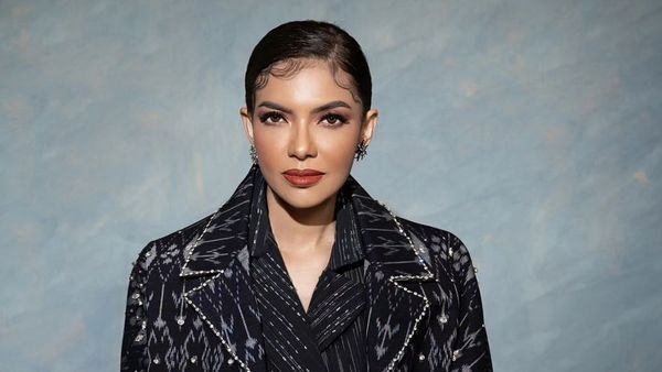 5 Potret Najwa Shihab Manglingi dengan Makeup Soft Glam, Mirip Artis Bollywood