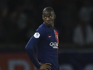 Krisis Bek Tengah, Milan Mau Pinjam Bek PSG Ini Krisis Bek Tengah, Milan Mau Pinjam Bek PSG Ini